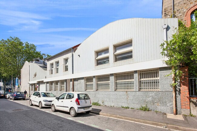 Plus de détails pour 3 Rue Guy De Gouyon Du Verger, Arcueil - Bureau à vendre