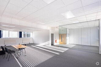 West Park Ring Rd, Leeds à louer Photo intérieure– Image 2 sur 19