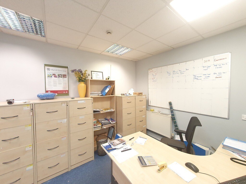 Avenue Clos, Birmingham, WMD B7 4NU - Lot Unit 22 - - Photo intérieure - Image 1 of 4