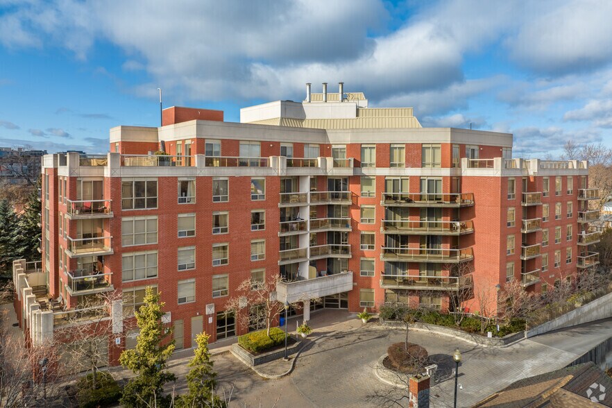 800 Sheppard Ave W, Toronto, ON à vendre - Photo de l’immeuble – Image 2 sur 29