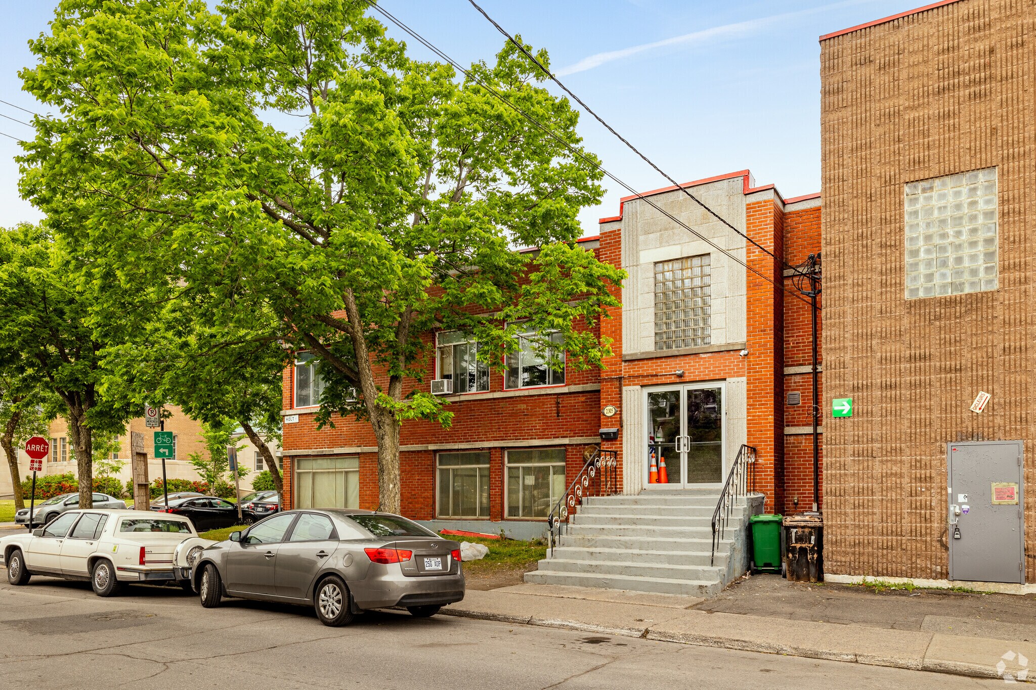 2424 Rue Des Carrières, Montréal, QC à louer Photo principale– Image 1 sur 28