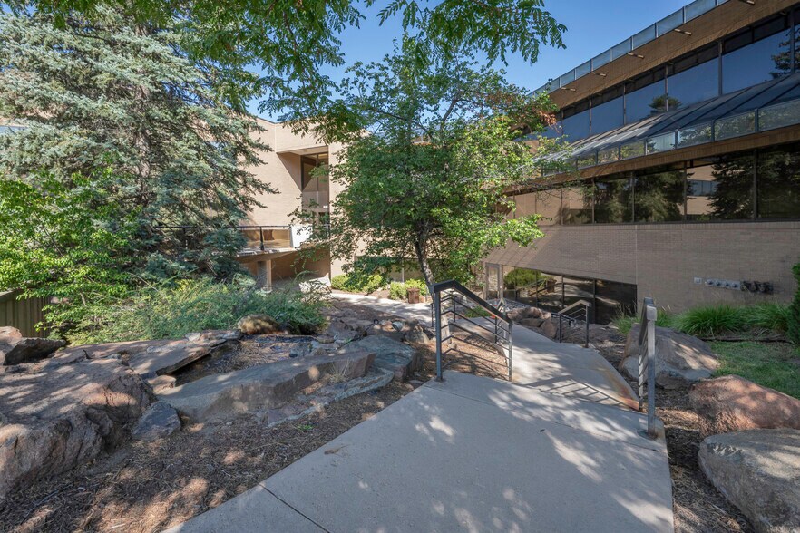 9085 E Mineral Cir, Centennial, CO à vendre - Photo de l’immeuble – Image 3 sur 8