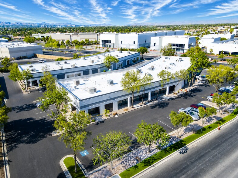 12 Sunset Way, Henderson, NV à louer - Photo de l’immeuble – Image 3 sur 6