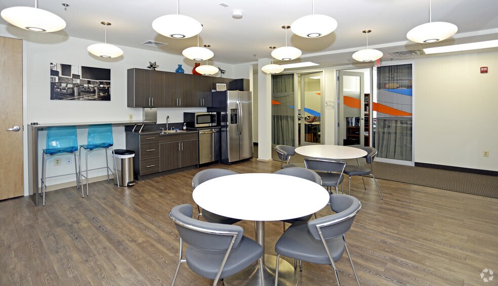 450 Amwell Rd, Hillsborough, NJ à louer - Photo intérieure – Image 3 sur 19