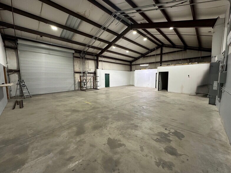 3824 Buck Owens Blvd, Bakersfield, CA à louer - Photo de l’immeuble – Image 1 sur 3