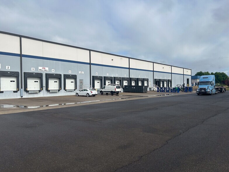 4689 Industry Dr, Medford, OR à vendre - Photo de l’immeuble – Image 2 sur 3