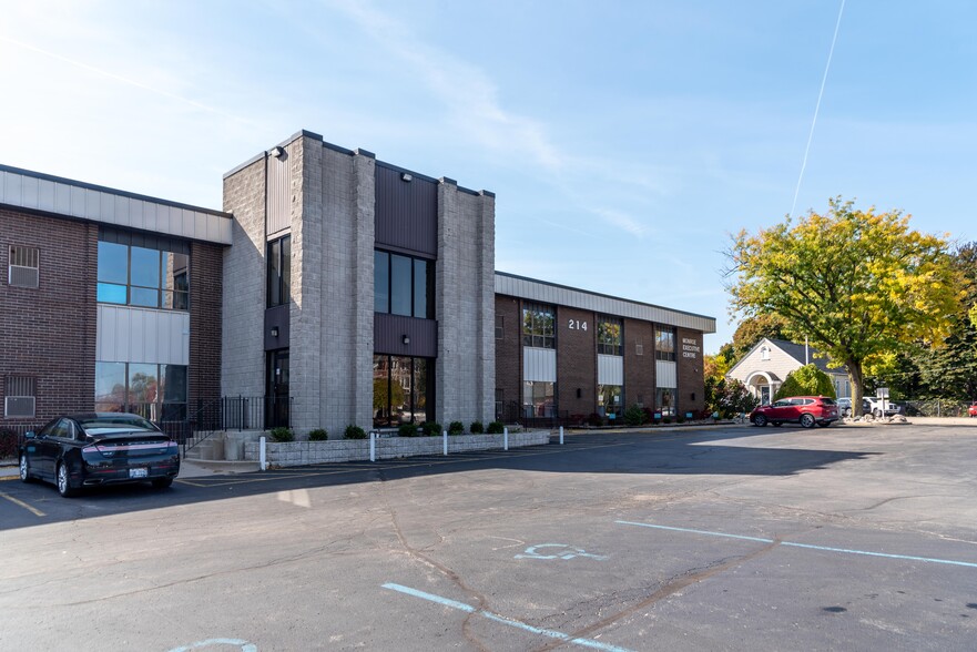 214 E Elm Ave, Monroe, MI à louer - Photo principale – Image 1 sur 8