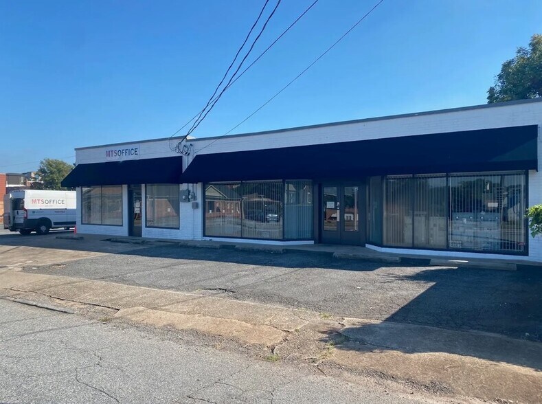 211-213 W Whitner St, Anderson, SC à louer - Photo de l’immeuble – Image 1 sur 4