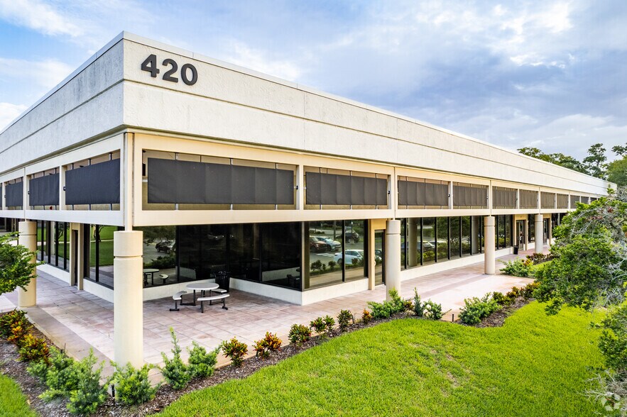 410 Park Place Blvd, Clearwater, FL à louer - Photo de l’immeuble – Image 2 sur 7