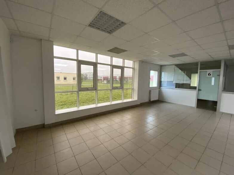 Bureau dans Brou à louer - Photo de l’immeuble – Image 3 sur 19