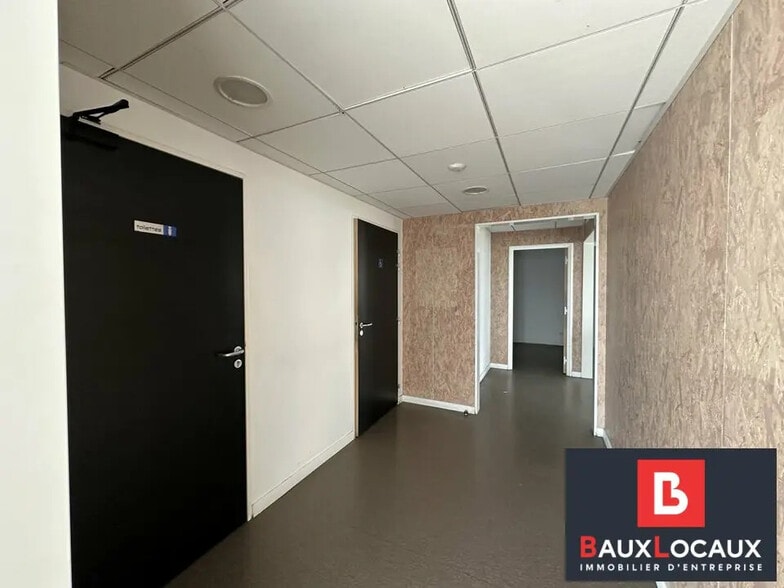 Bureau dans Avignon à louer - Photo de l’immeuble – Image 3 sur 21