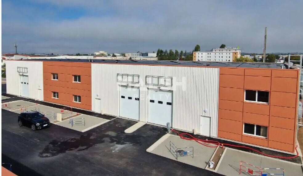 Local d’activités dans Chassieu à louer - Photo de l’immeuble – Image 3 sur 15