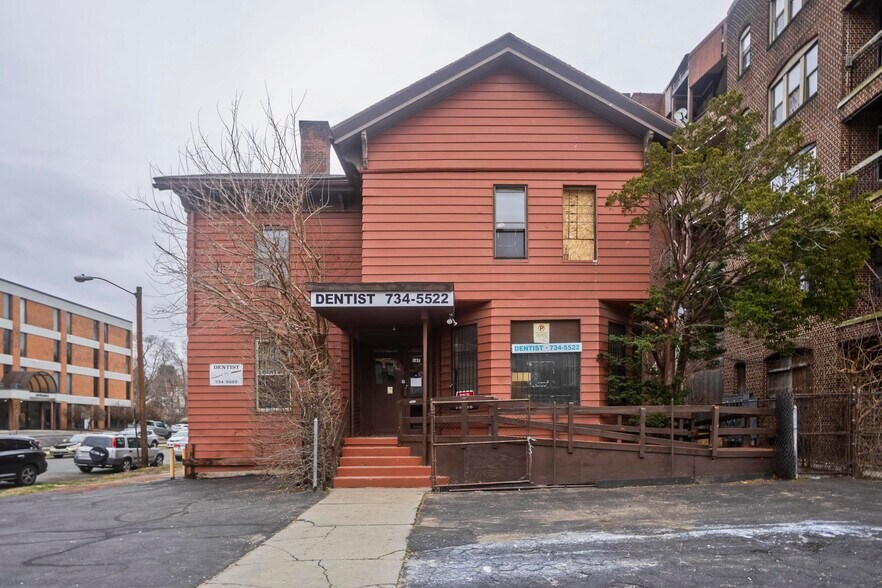 167 Maple St, Springfield, MA à vendre - Photo de l’immeuble – Image 2 sur 34