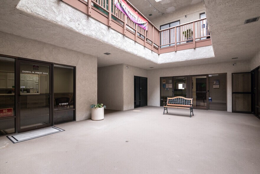 501 W Channel Islands Blvd, Port Hueneme, CA à louer - Photo de l’immeuble – Image 3 sur 29
