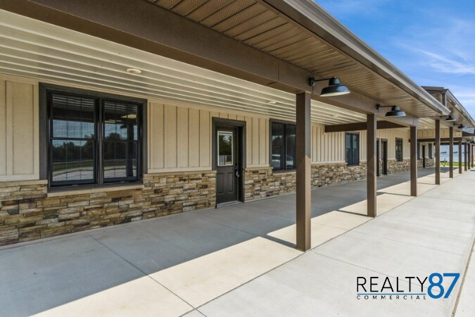 106 Towne Centre Dr, Urbana, IA à louer - Photo de l’immeuble – Image 2 sur 16
