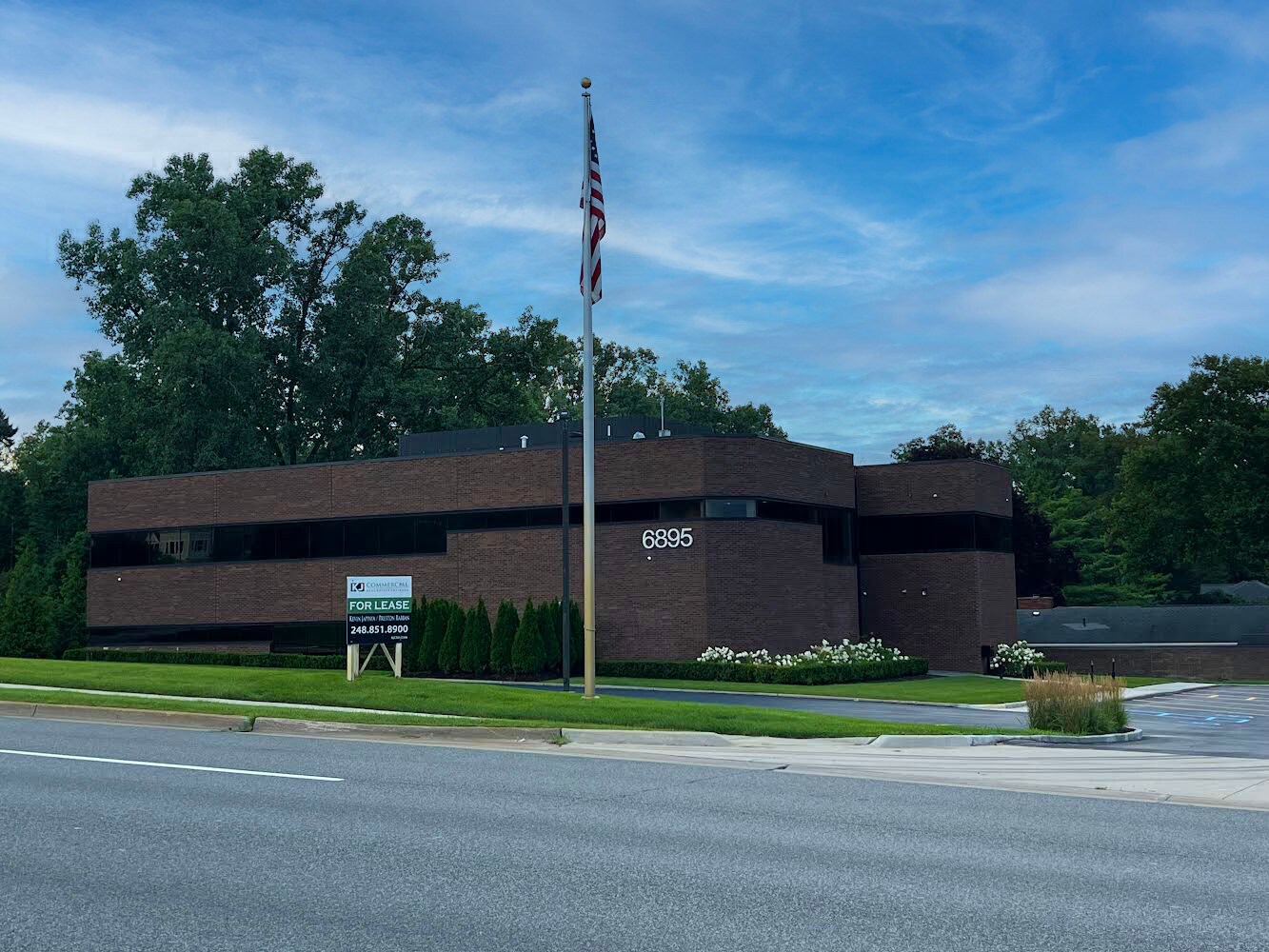 6895 Telegraph Rd, Bloomfield Hills, MI à louer Photo principale– Image 1 sur 9