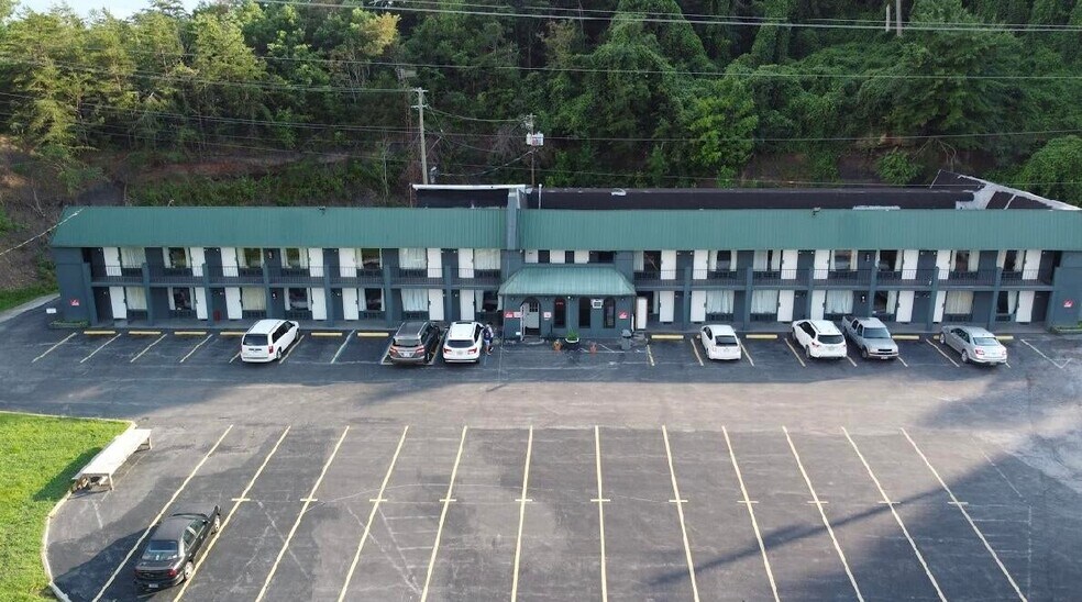 1798 S Wilderness Rd, Mount Vernon, KY à vendre - Photo de l’immeuble – Image 3 sur 7