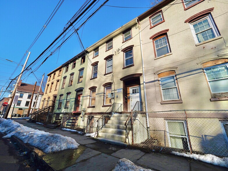 170 Chambers St, Newburgh, NY à vendre - Photo de l’immeuble – Image 2 sur 49