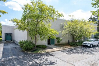 Plus de détails pour 75 Chancellor Dr, Roselle, IL - Industriel/Logistique à vendre