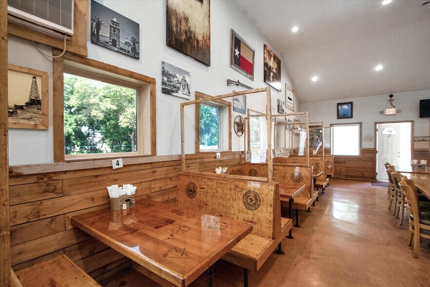 3710 Waterwood Pass, Elmendorf, TX à vendre - Photo intérieure – Image 3 sur 42