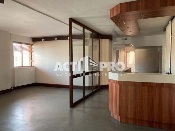 Plus de détails pour Bureau à vendre
