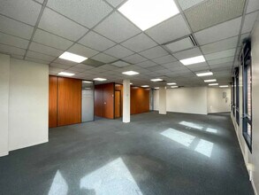 23 Rue Du Saule Trapu, Massy à louer Photo de l’immeuble– Image 2 sur 6