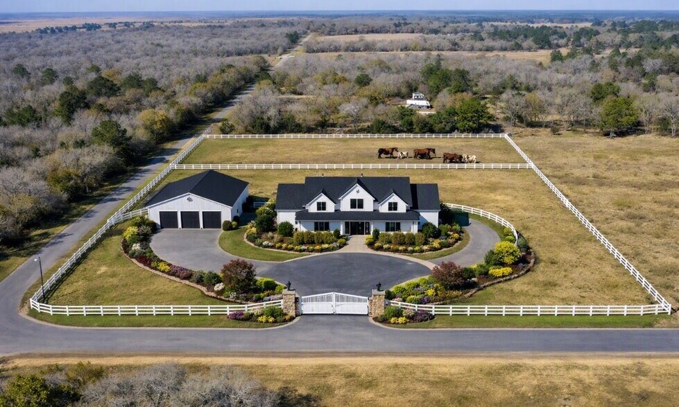 26071 Forest Hills Ln, Waller, TX à vendre - Photo de l’immeuble – Image 1 sur 19