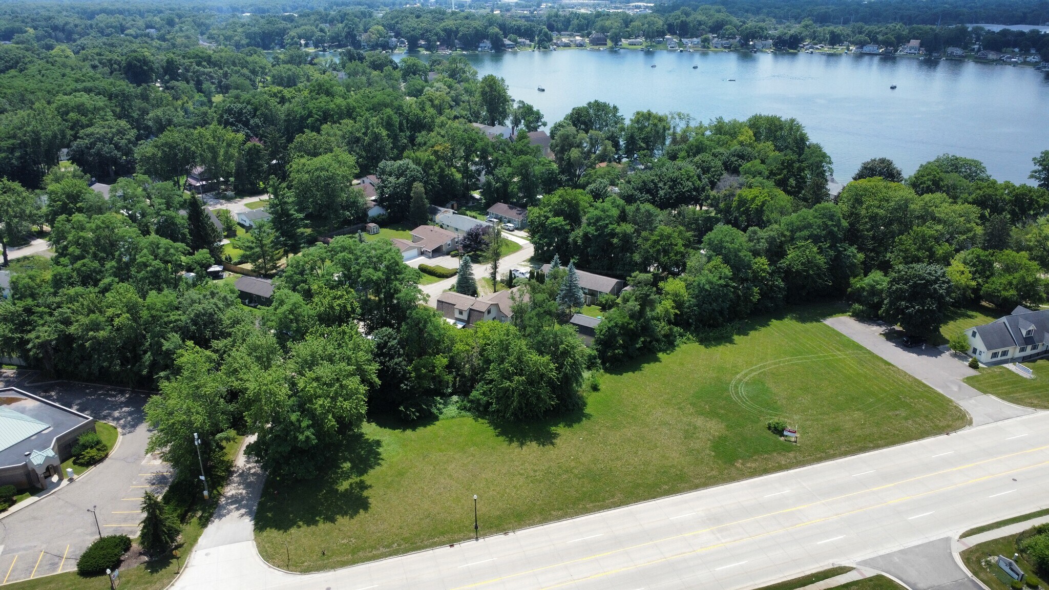 Grand River Ave, Brighton, MI à vendre Aérien– Image 1 sur 7