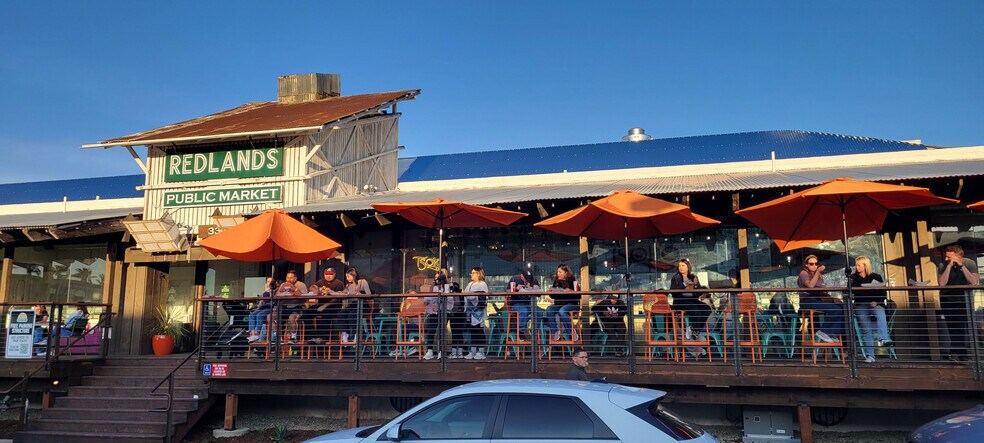 330 3rd St, Redlands, CA à louer - Photo de l’immeuble – Image 3 sur 5