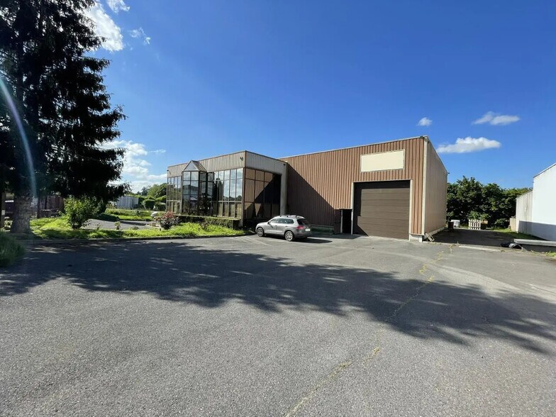 Local d'activités dans Marines à vendre - Photo de l’immeuble – Image 1 sur 12