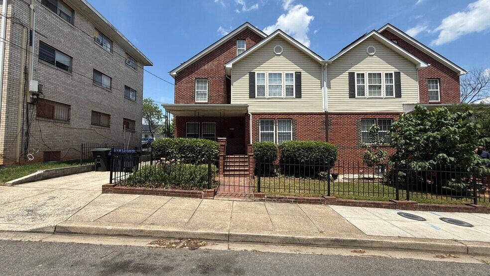 5212 Astor Pl SE, Washington, DC à louer - Photo principale – Image 1 sur 113