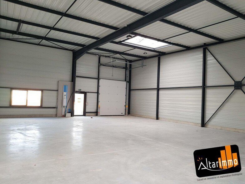 Local d’activités dans Dreux à louer - Photo intérieure – Image 2 sur 3