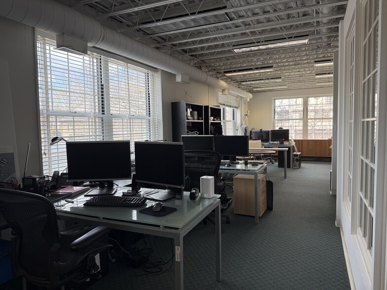 85 Forest Ave, Locust Valley, NY à louer - Photo de l’immeuble – Image 3 sur 23