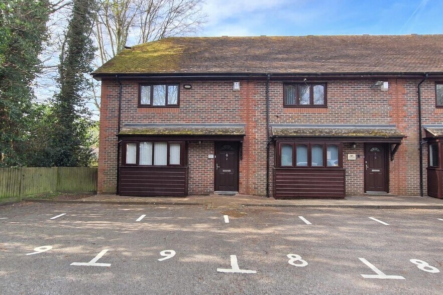 Harwood Rd, Horsham à vendre - Photo de l’immeuble – Image 2 sur 14
