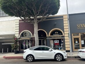 363-371 N Camden Dr, Beverly Hills, CA à louer Photo de l’immeuble– Image 2 sur 5