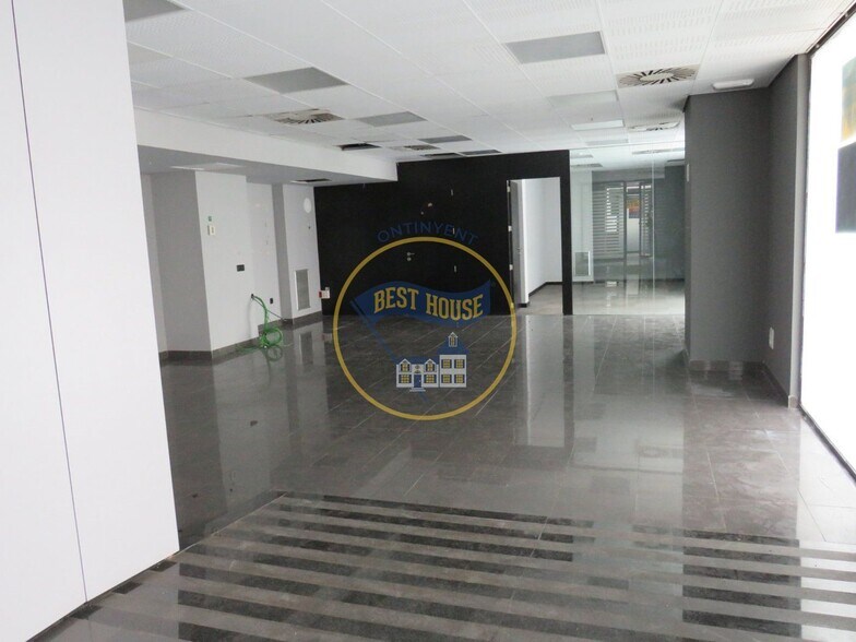 Local commercial dans València à louer - Photo de l’immeuble – Image 1 sur 4