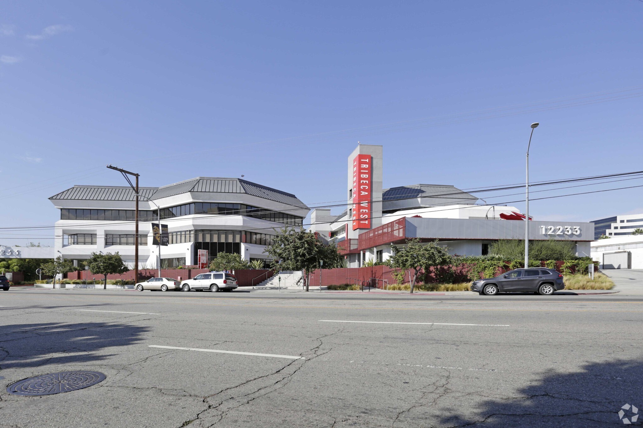 12233 W Olympic Blvd, Los Angeles, CA à louer Photo de l’immeuble– Image 1 sur 12