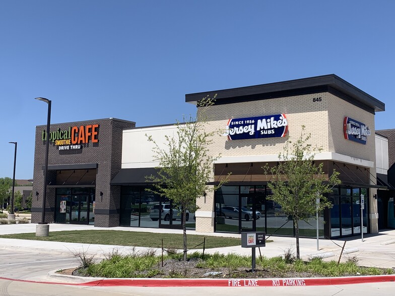 809 E NW Hwy, Grapevine, TX à louer - Photo de l’immeuble – Image 1 sur 12