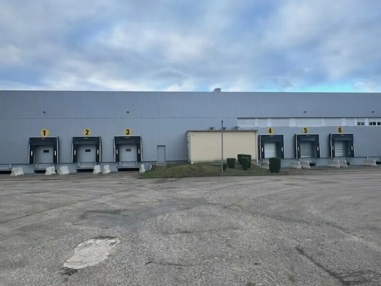Industriel/Logistique dans Val-de-Reuil à louer - Photo de l’immeuble – Image 2 sur 12