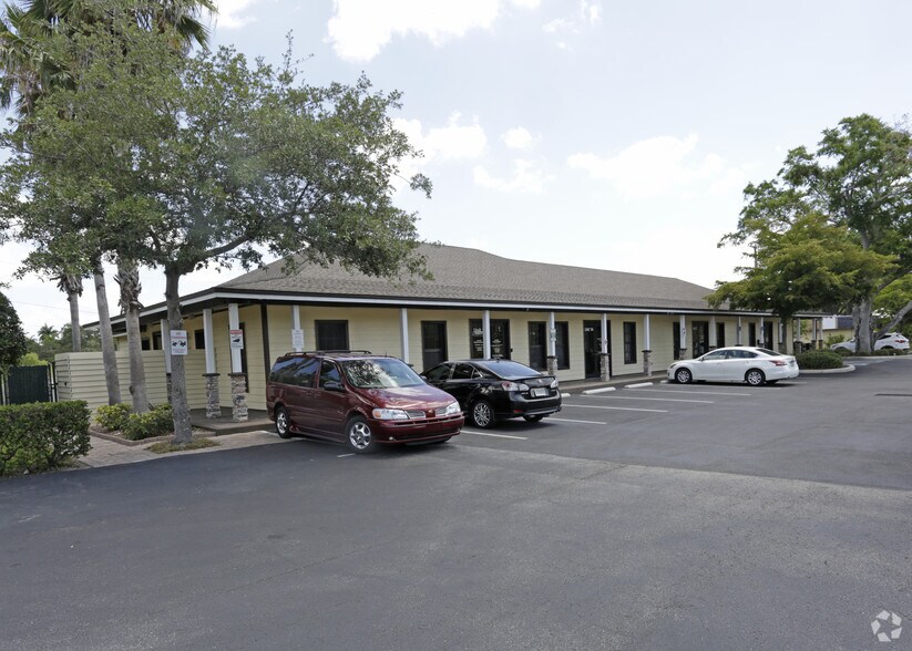 2429-2431 Manatee Ave E, Bradenton, FL à louer - Photo de l’immeuble – Image 2 sur 8