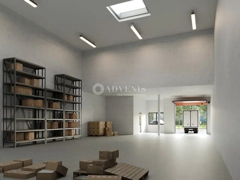 Local d'activités dans Buc à vendre - Photo de l’immeuble – Image 2 sur 4