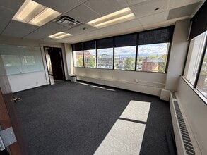 241 Ridge St, Reno, NV à louer Photo intérieure– Image 2 sur 3