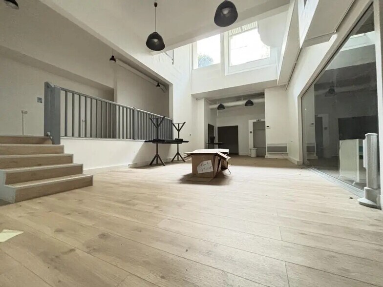 Bureau dans Paris à louer - Photo de l’immeuble – Image 2 sur 8