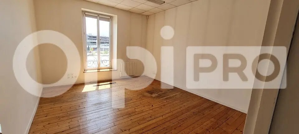 Bureau dans Saint-Brieuc à louer - Photo de l’immeuble – Image 2 sur 8