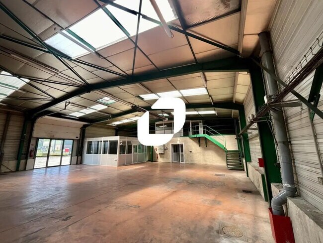 Plus de détails pour 244 Rue De Chavanne, Arnas - Bureau, Local d'activités à louer