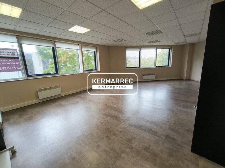 Bureau dans Saint-Grégoire à vendre - Photo intérieure – Image 2 sur 4