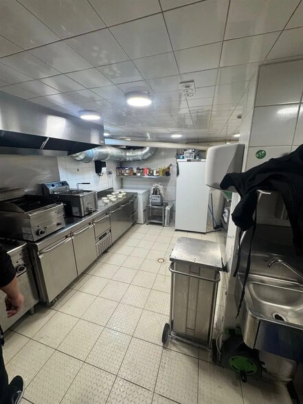 Local commercial dans Paris à louer - Photo de l’immeuble – Image 3 sur 3