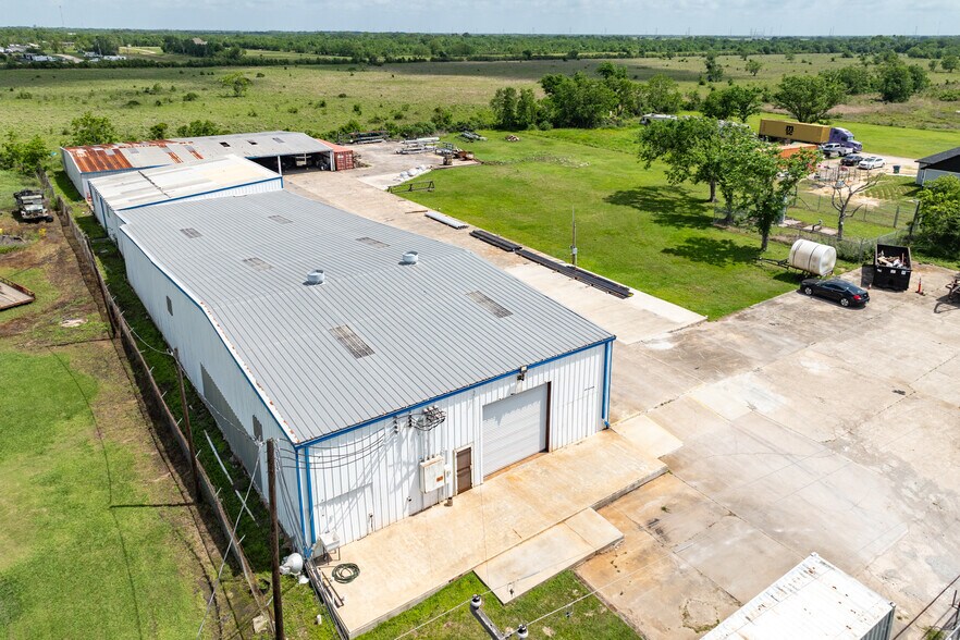 219 Legion Rd, Angleton, TX à vendre - Photo de l’immeuble – Image 3 sur 8