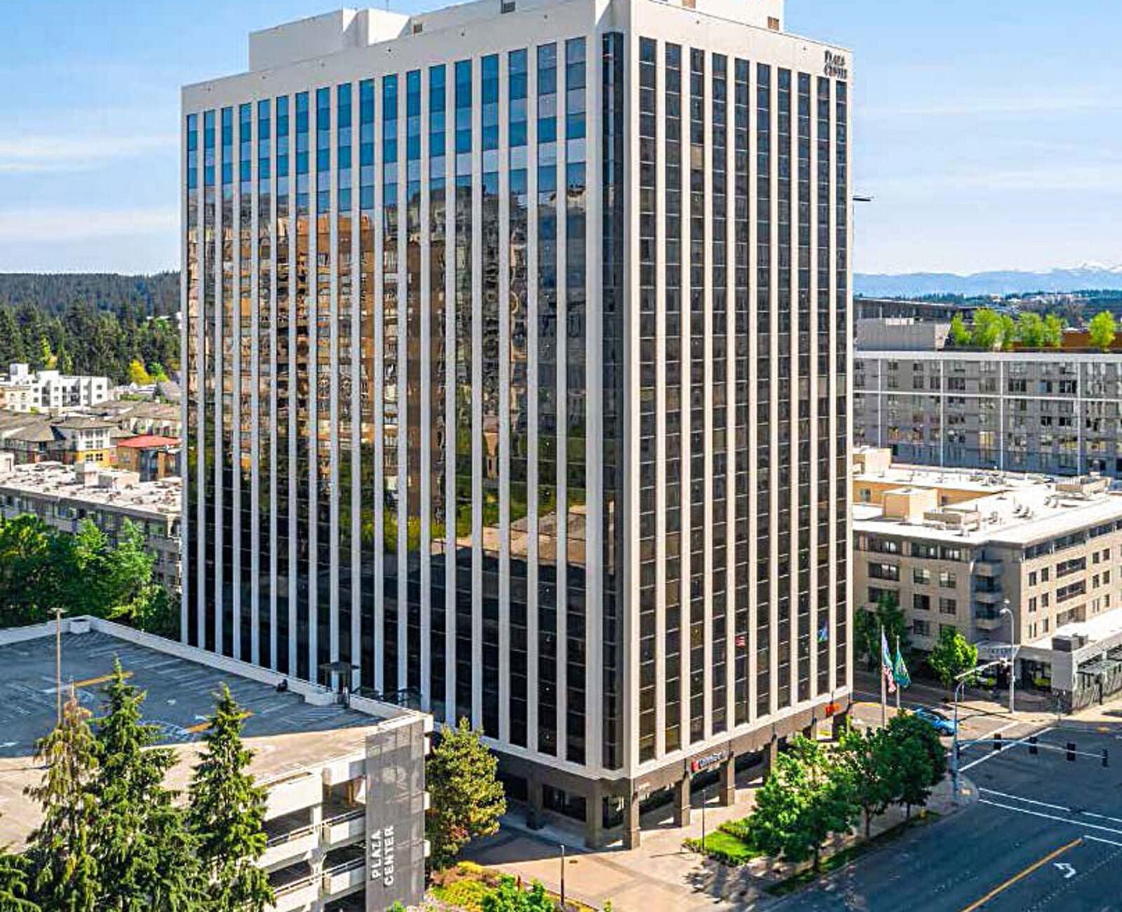 10900 NE 8th St, Bellevue, WA à louer Photo de l’immeuble– Image 1 sur 4