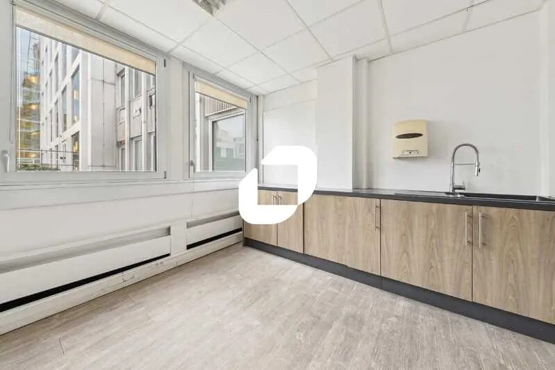 Bureau dans Paris à louer - Photo de l’immeuble – Image 3 sur 12